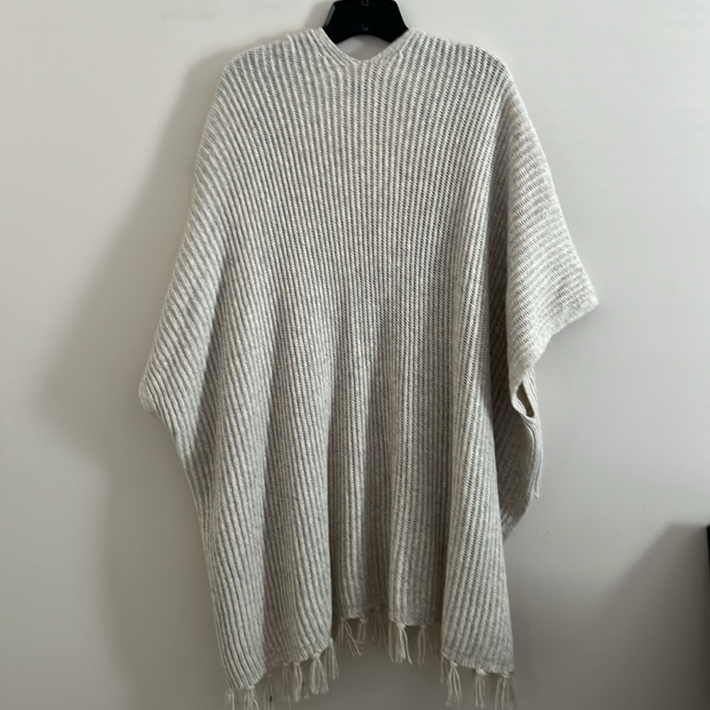 AMERICAN EAGLE - OS WOMANS OPEN KNIT CARDIGAN FRINGE SHAWL EUC NWOT - Picture 8 of 11